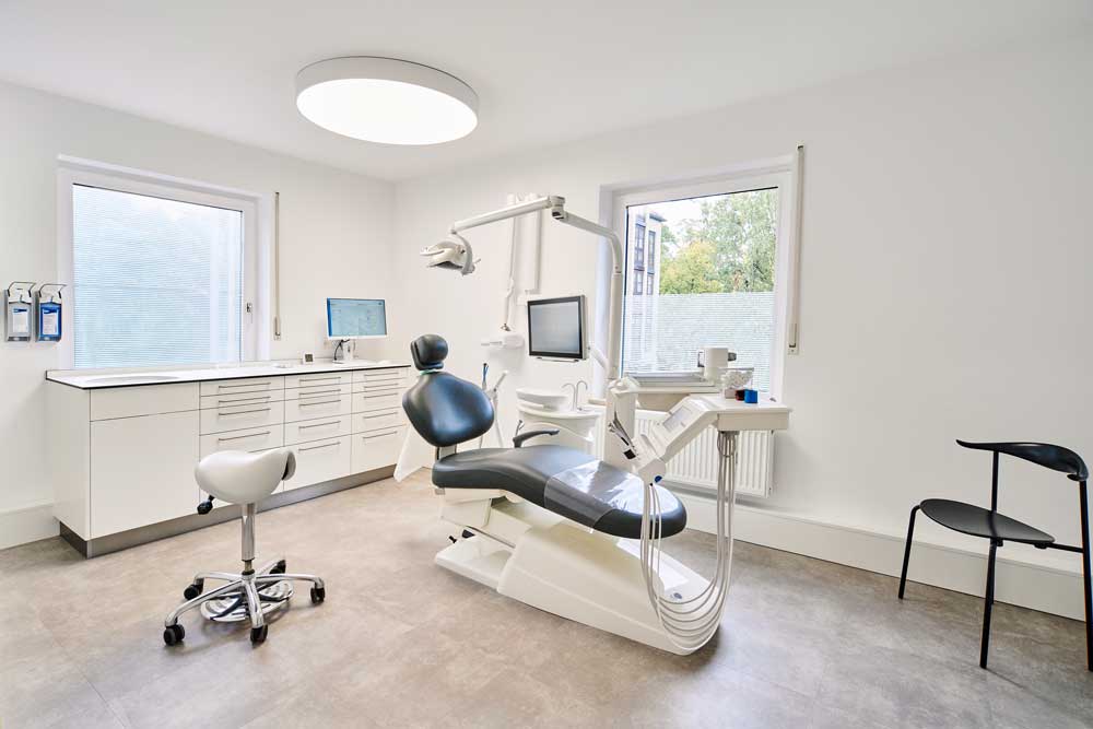 Behandlungszimmer Zahnarztpraxis Sarah Garay Zahnarzt München Pasing